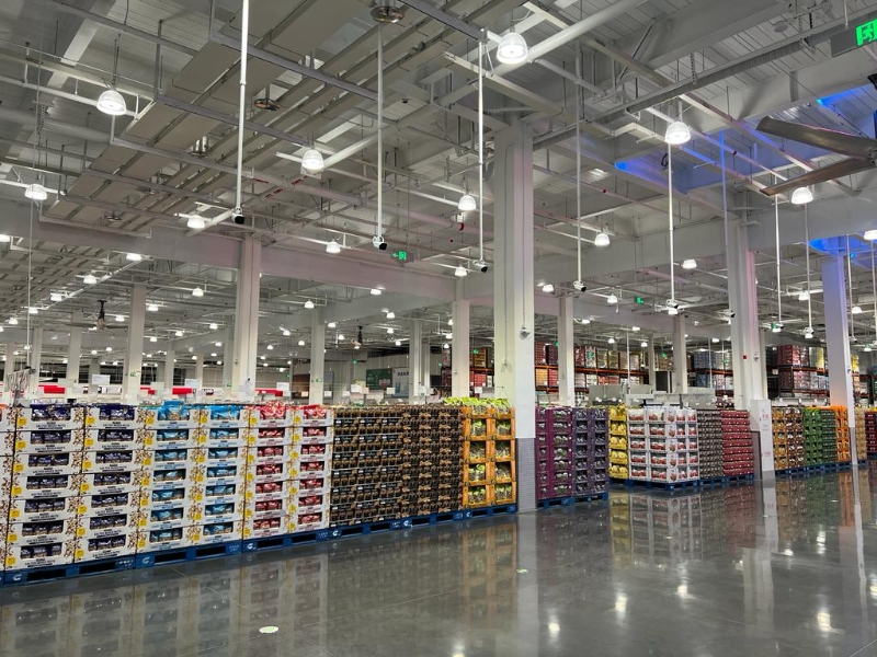 貨品超過4,000款，當(dāng)中包括新鮮食品、糧油雜貨、家品電器，可謂應(yīng)有盡有。