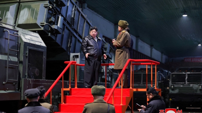 金正恩視察兵工廠時表示，指韓國是“朝鮮主要敵人”。 路透社