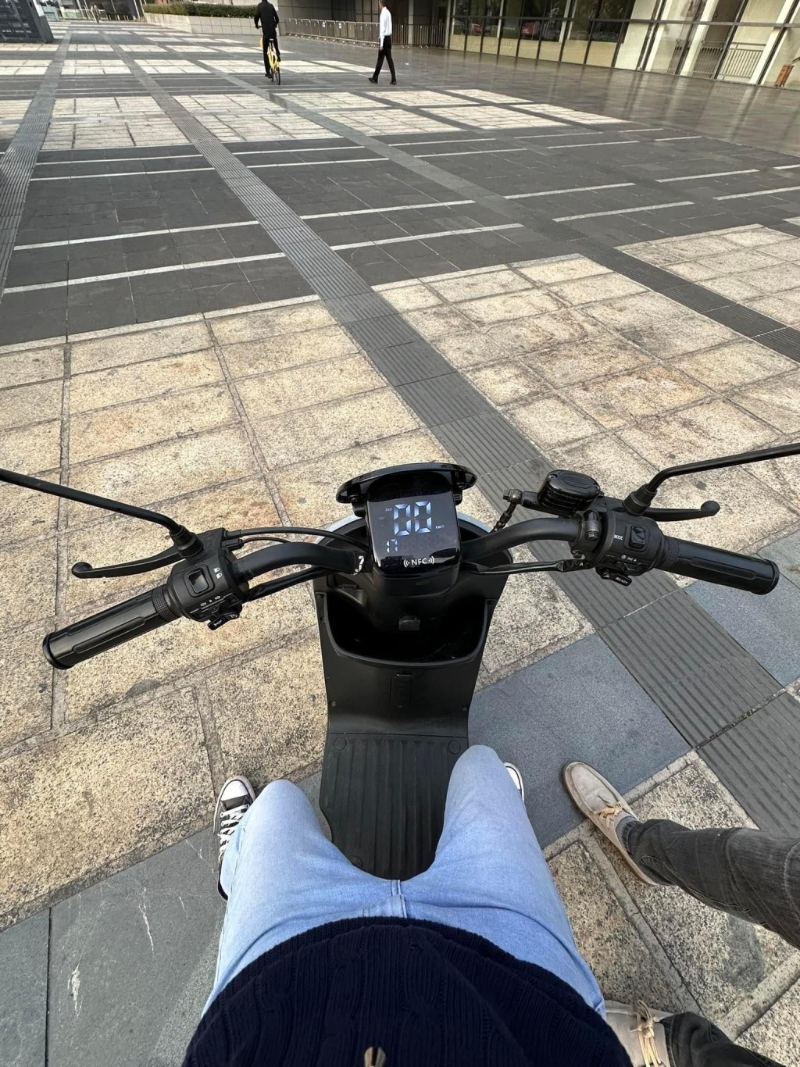 深圳租電動電單車不但租金便宜，而且非常方便。（圖片來源：Facebook@深圳大灣區(qū)國內(nèi)吃喝玩樂開心分享區(qū)）