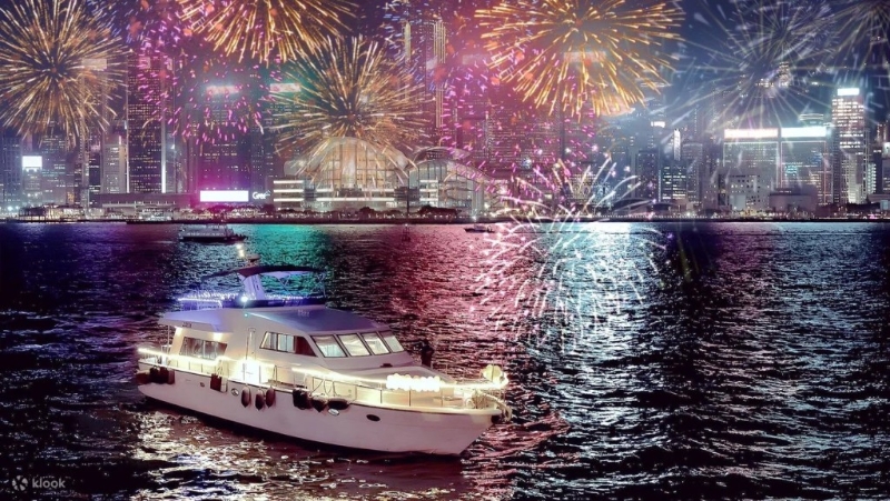 璀璨之夜啟航/每位$1,188/K，船上品嘗港風(fēng)小點及熱茶，於1月31日或前，以指定信用卡結(jié)帳享即時折扣。（圖片來源：Klook網(wǎng)站）