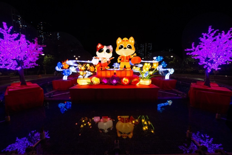 天水圍公園及銀座廣場(chǎng)展出繽紛彩燈。