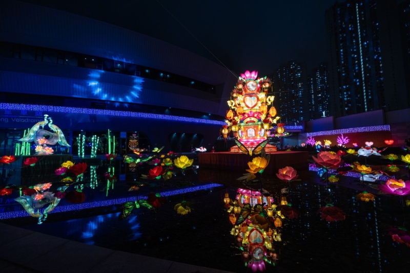 香港單車(chē)館公園展出的繽紛彩燈。