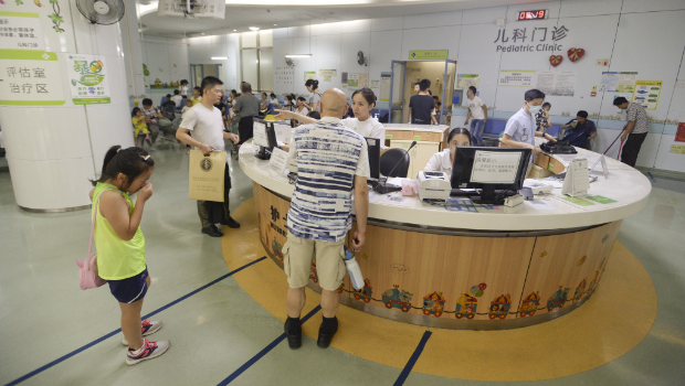 新的先導(dǎo)計(jì)劃下，合資格病人每次接受港大深圳醫(yī)院指定門診診癥服務(wù)