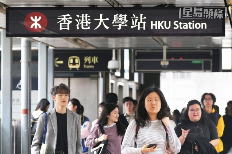香港教育局稱政府會檢討大學(xué)學(xué)費