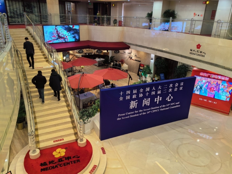 中外記者陸續(xù)抵達(dá)北京報(bào)到。