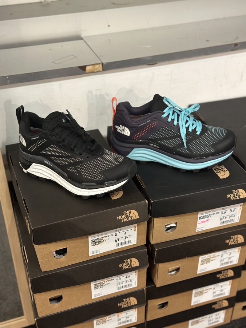 HOKA、The North Face鞋