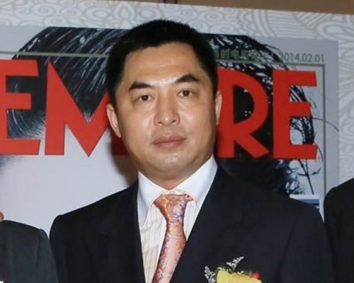 覃輝。