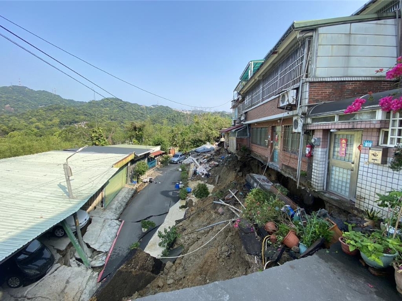 新店區(qū)安泰路60巷90弄傳出地基下陷