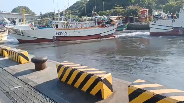 南方澳漁港“海水快速倒退”