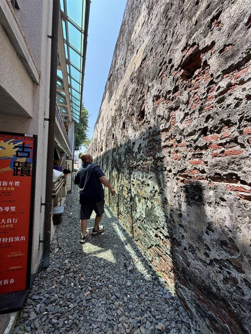 臺(tái)南市文化局在地震發(fā)生后啟動(dòng)巡視轄管古跡