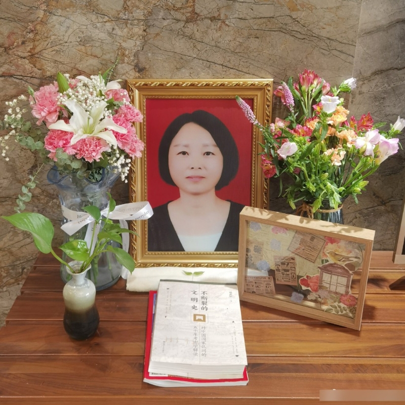 劉韓博的學(xué)生邀請(qǐng)校外網(wǎng)民進(jìn)行“網(wǎng)課爆破”，劉之后猝死。