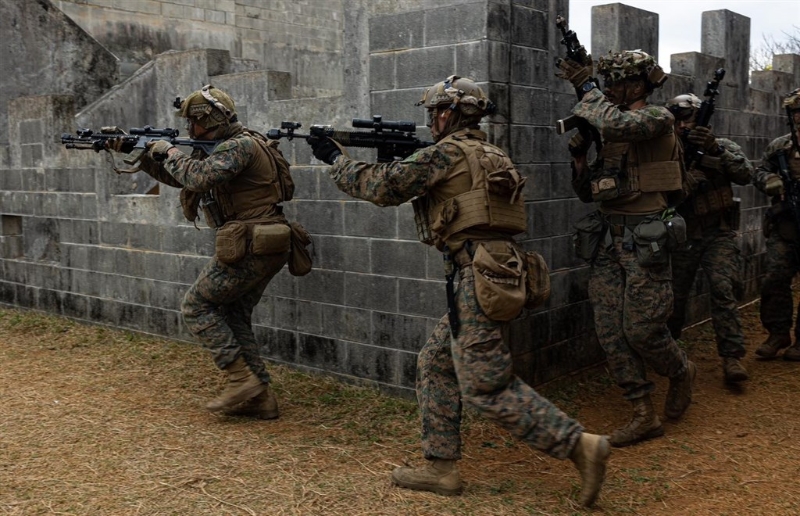 日本沖繩漢森營區(qū)的美國海軍陸戰(zhàn)隊軍人。