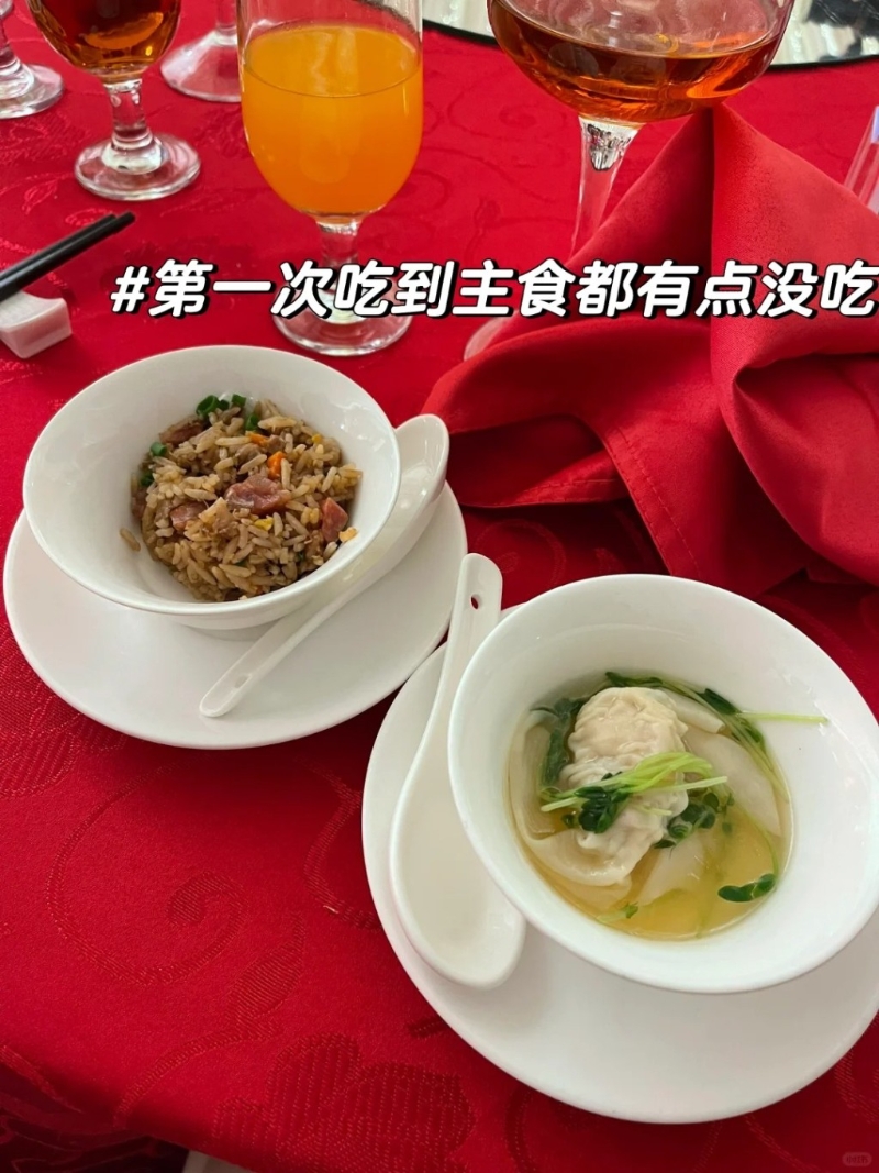 部分主食或許是不合口味，樓主稱“第一次吃到主食也有點沒吃飽”。