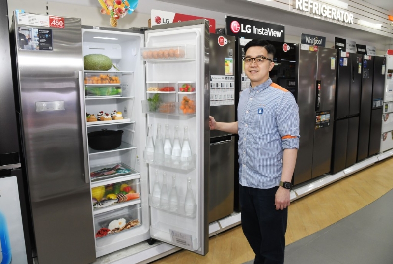 豐澤電器高級顧客服務(wù)顧問Mac Chan想慳電及令冰箱更耐用，如擺放食物時勿阻塞出風(fēng)位，影響制冷，才能節(jié)省能源。