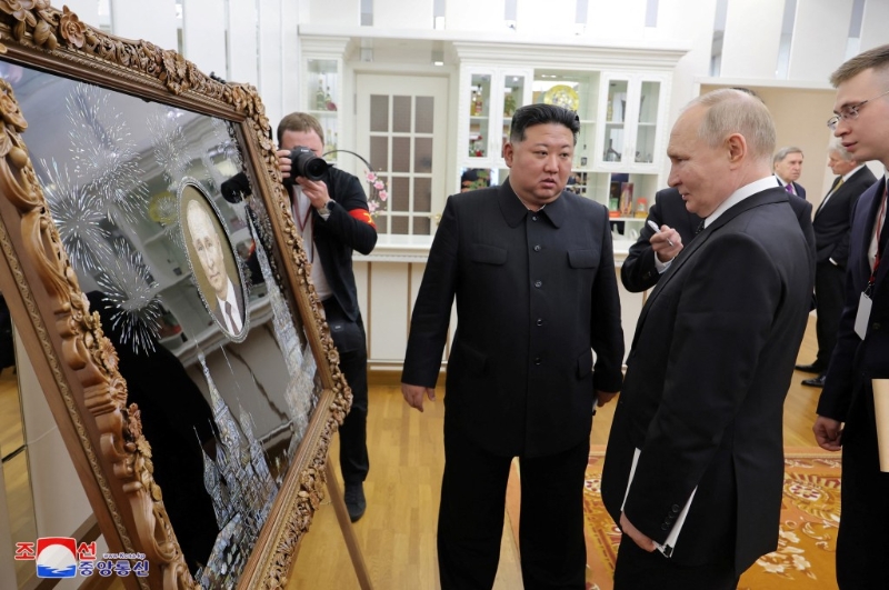 金正恩于錦繡山迎賓館招待普京。