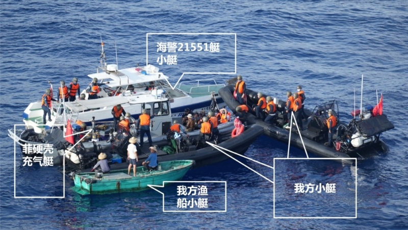 中方公布，中國三海警快艇和一漁船將菲方船包圍，中國海警并登上菲方的船檢查。