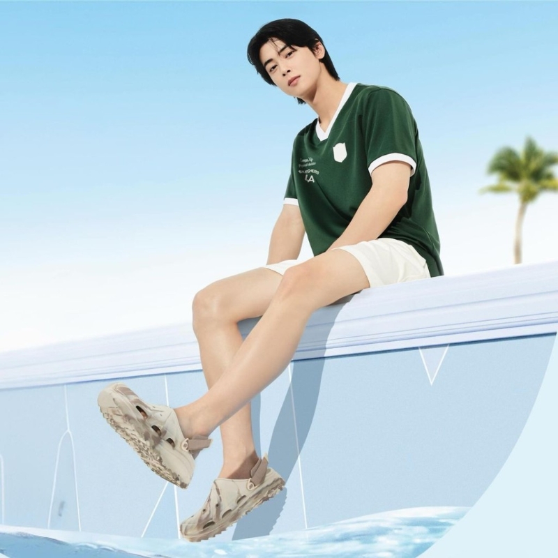 韓星車銀優(yōu)穿著Skechers Foamies? Surge涼鞋