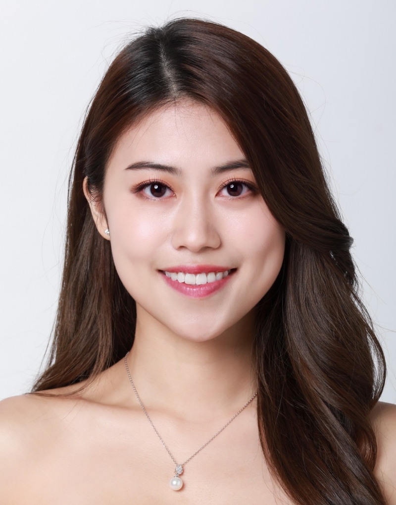 鐘翠詩（Tracy）現(xiàn)年24歲，身高159cm，剛大學(xué)畢業(yè)。