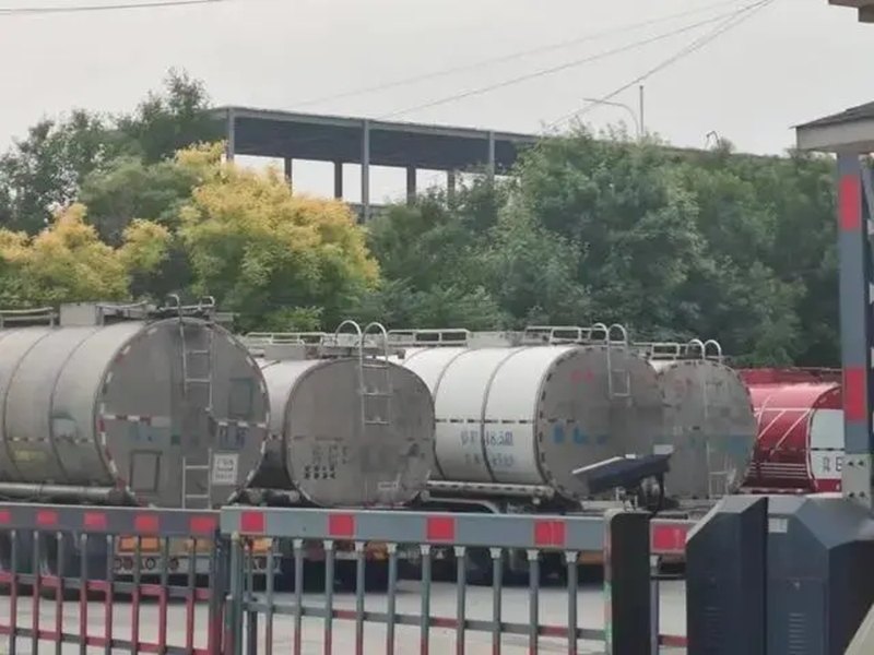 “罐車卸完煤油直接裝運食用油”消息引發(fā)輿論關(guān)注。