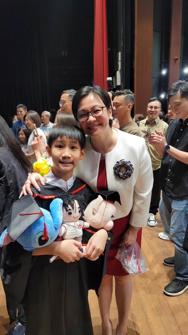 嶺南大學(xué)香港同學(xué)會小學(xué)劉逸晞及吳曉靈校長（圖片來源：《親子王》）