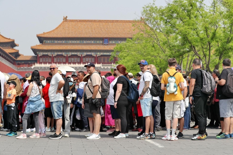 上半年來中國的外國人增長152.7%。