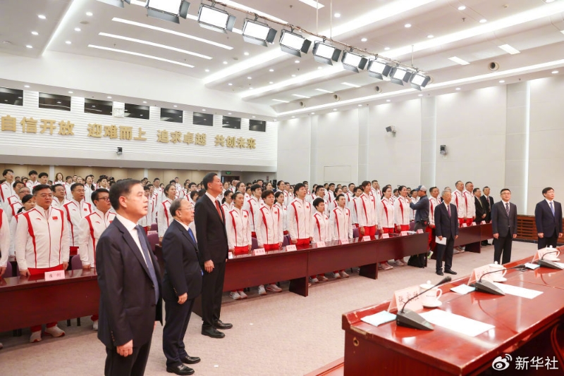 7月13日，巴黎奧運會中國體育代表團成立動員大會在北京舉行。這是與會人員在大會上唱國歌。新華社