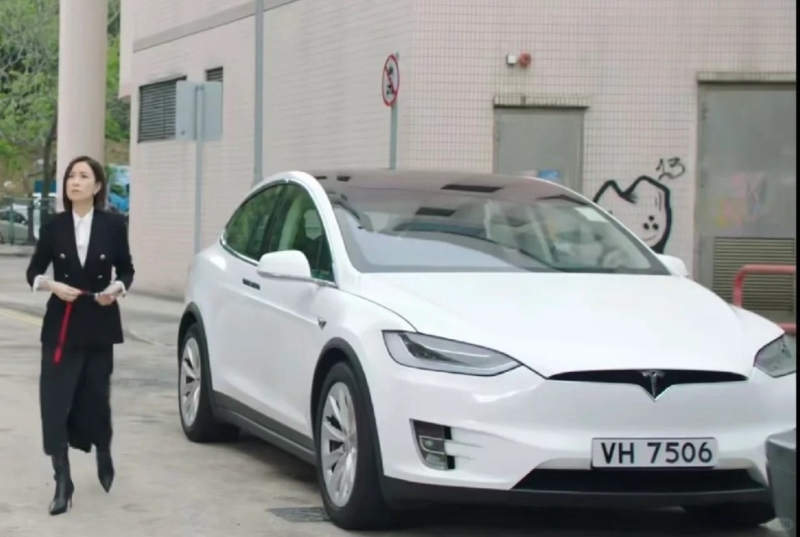 佘詩(shī)曼在《新聞女王》的Tesla Model X 座駕。