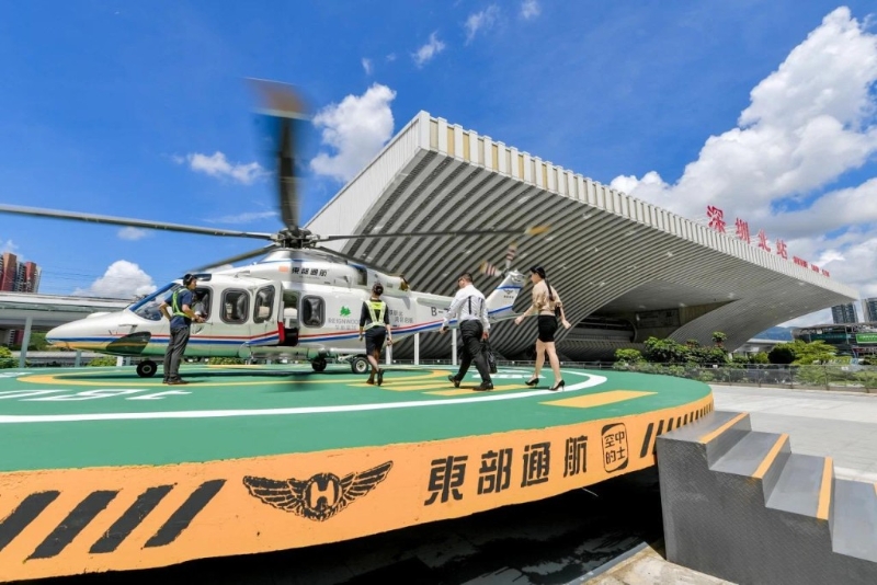 選用AIRBUS135直升機機型，接載乘客出游。