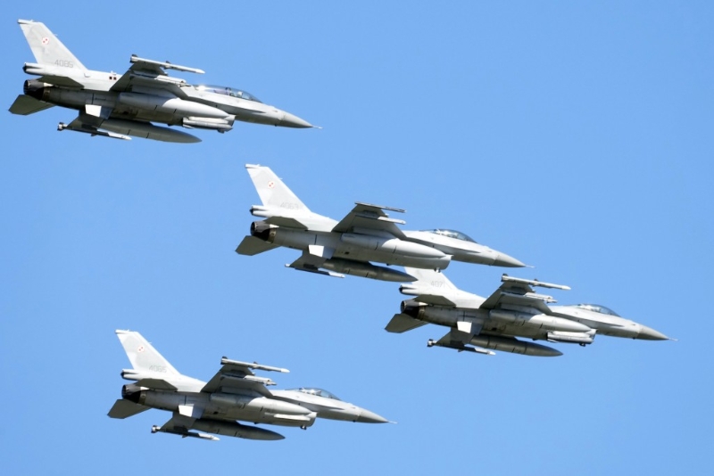 美國(guó)證實(shí)，烏克蘭已接收首批F-16戰(zhàn)機(jī)。美聯(lián)社