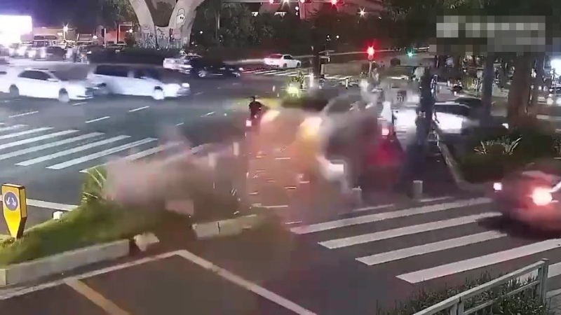 車輛沖前。