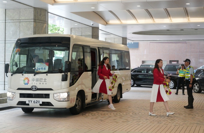 巴黎奧運會內(nèi)地奧運健兒代表團抵尖沙咀海景嘉福酒店。