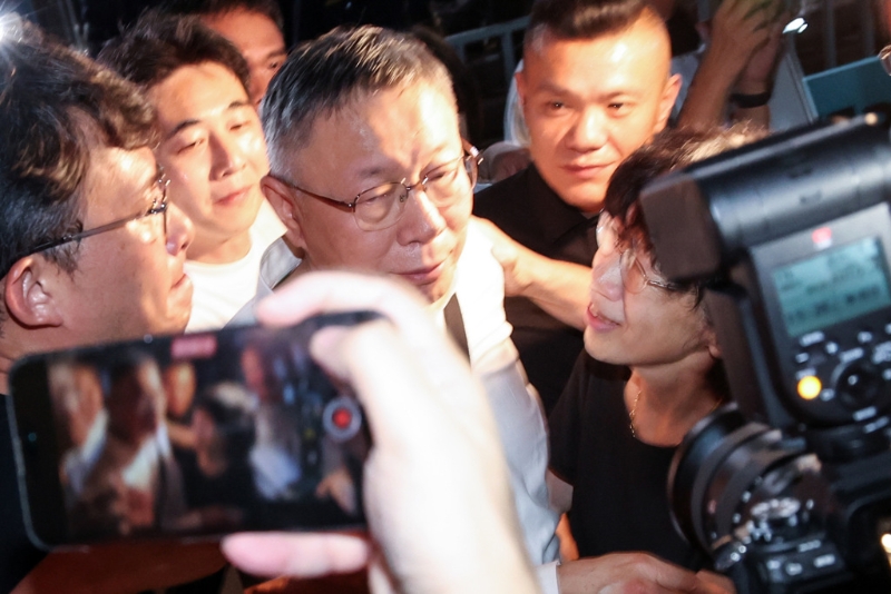 民眾黨黨主席柯文哲卷入京華城容積率弊案遭聲押，臺北地院2日凌晨裁定無保請回，檢方將提抗告。中時資料照