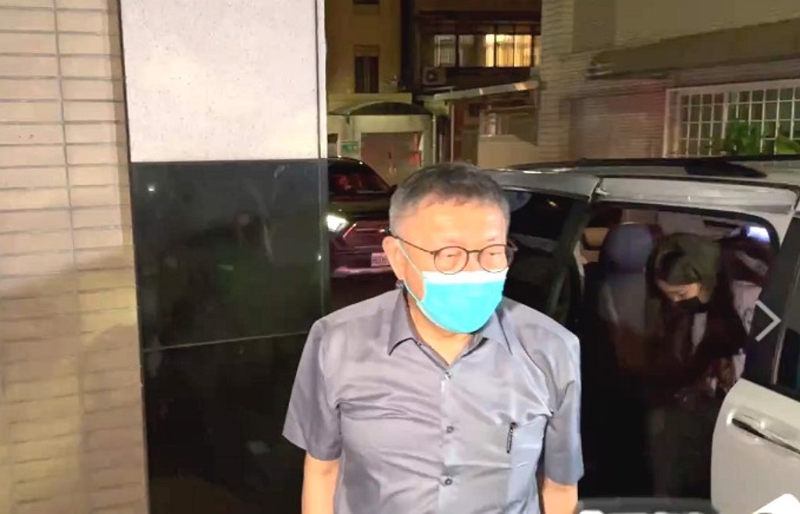民眾黨主席柯文哲遭聲押，臺(tái)北地院“無(wú)保請(qǐng)回”，檢方抗告后，臺(tái)灣“高等法院”依朱亞虎及邵琇珮證述等，認(rèn)定柯文哲積極介入京華城案，因此撤銷發(fā)回北院。