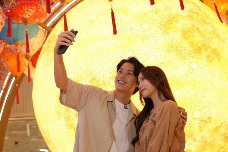 荃灣如心廣場(chǎng)中秋巨型月亮打卡位