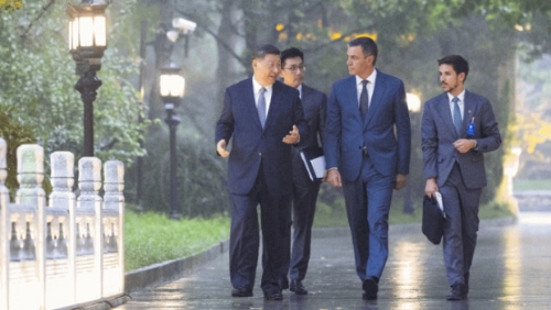 習(xí)近平同西班牙首相桑切斯散步