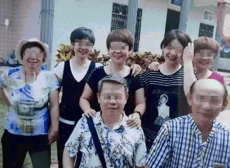 覃氏三姐妹與親友生前合照。