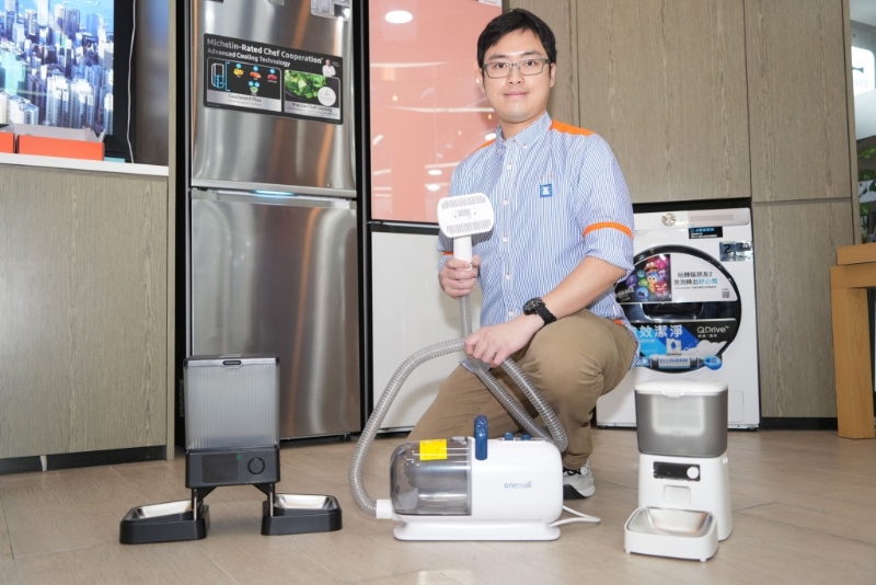 豐澤電器的Senior Customer Advisor John Chin 提到，除根據(jù)寵物護理需要而入手外，可以特別留意實際操作。