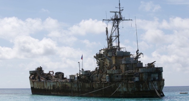 菲律賓在仁愛礁坐灘的軍艦。 （路透社）