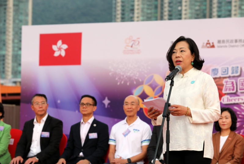 民青局局長麥美娟致辭表示高興離島區(qū)國慶活動切合「家和萬事興」主題。