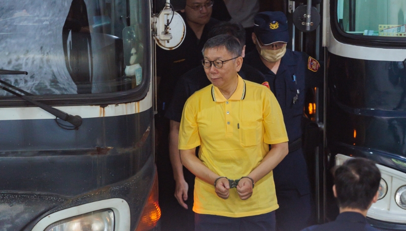 民眾黨主席柯文哲遭羈押禁見，發(fā)色也成為討論的焦點(diǎn)。