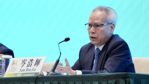 岑浩輝。