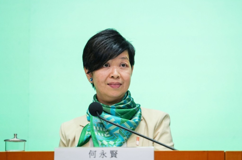 房屋局局長(zhǎng)何永賢表示「簡(jiǎn)樸房」最快2025年底起展開(kāi)登記，業(yè)主只需簡(jiǎn)單登記基本資料，每次認(rèn)證有效期為5年。