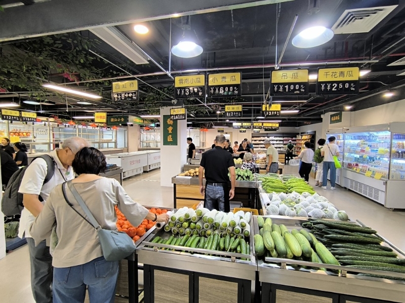 香蓮街市商戶展示繁體字價錢牌。