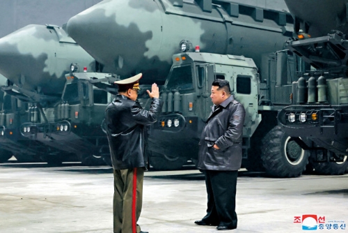 金正恩視察洲際導(dǎo)彈基地