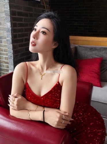 網紅葉曼娜舉報廈門干部男友同時出軌多人。