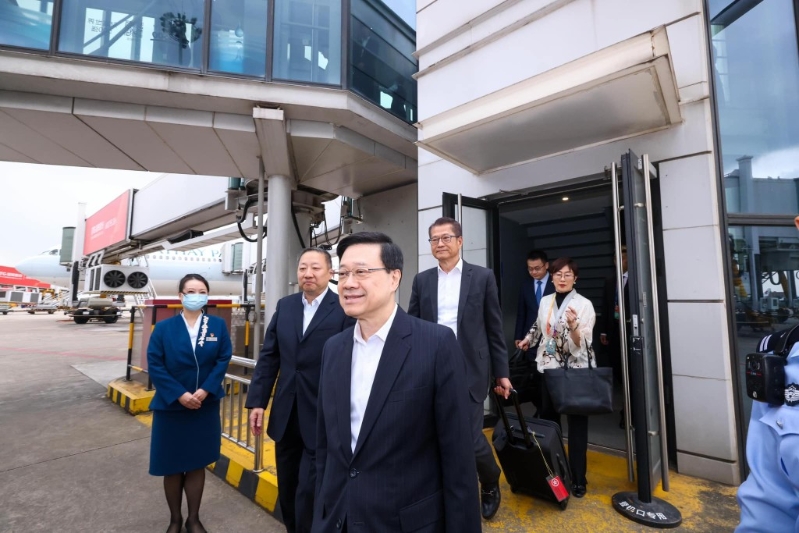 圖為李家超去年到上海出席第六屆進博會。 資料圖片