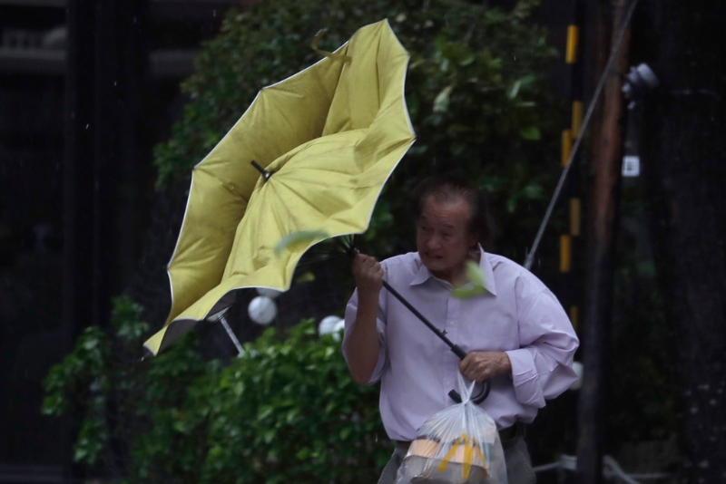 強(qiáng)臺(tái)“康妮”31日午后在臺(tái)東成功登陸，風(fēng)強(qiáng)雨驟全臺(tái)有感。