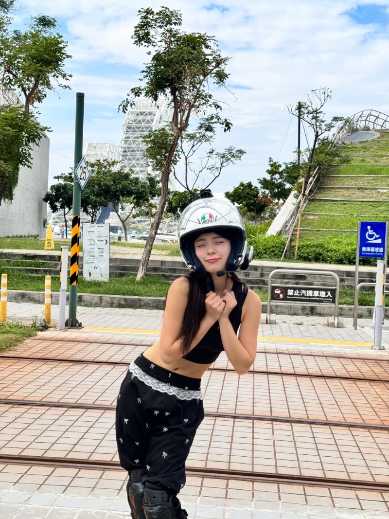 李多慧揸電單車返到臺北，發(fā)現(xiàn)被陌生男子跟蹤。
