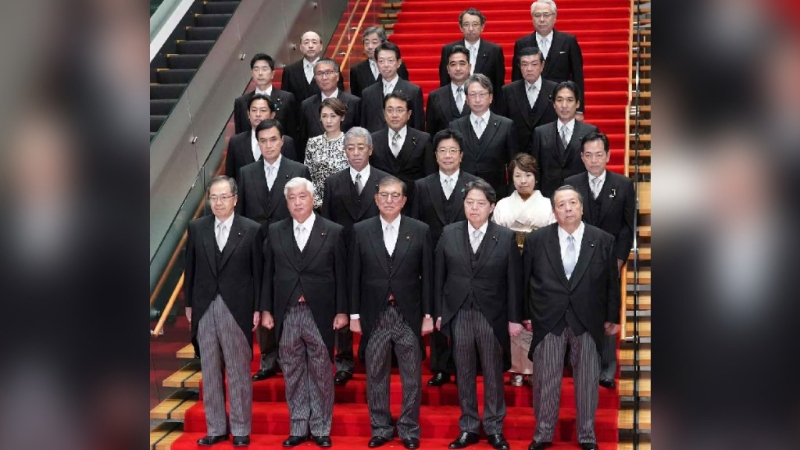 內(nèi)閣宣布集體辭職