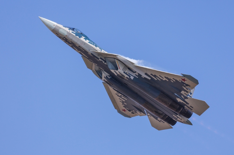 蘇-57首次參加珠海航展，在航展上進行高難度機動表演，令許多前往參觀的民眾大開眼界。（圖／